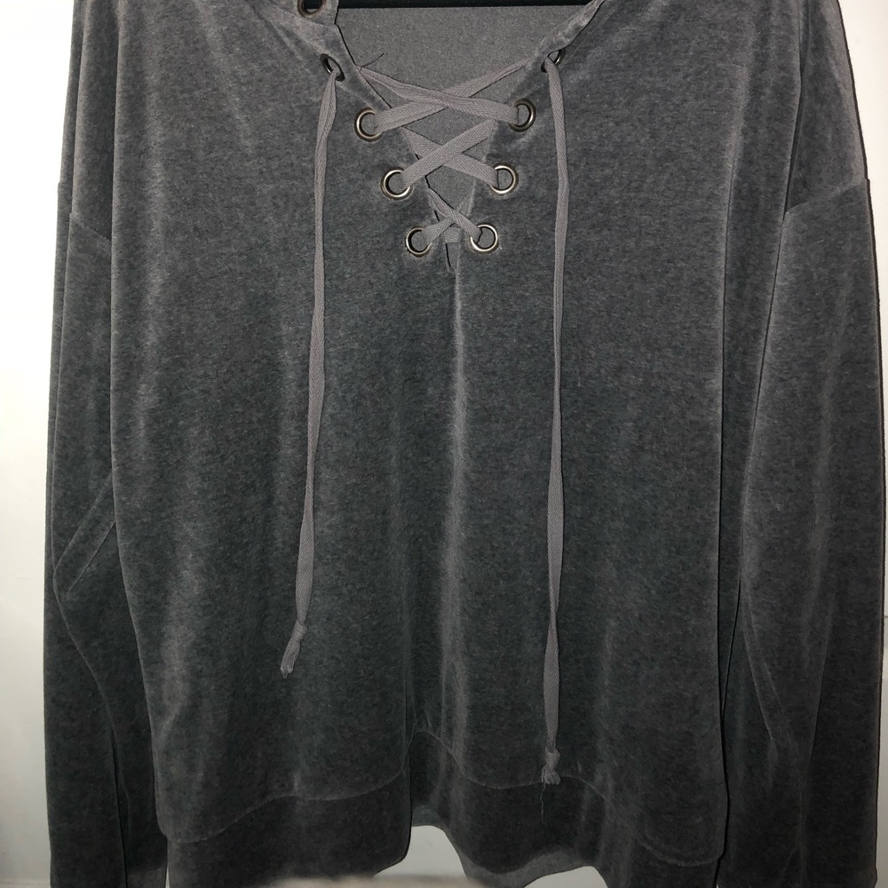 Criss-cross sweatshirt - Picture 2 of 6